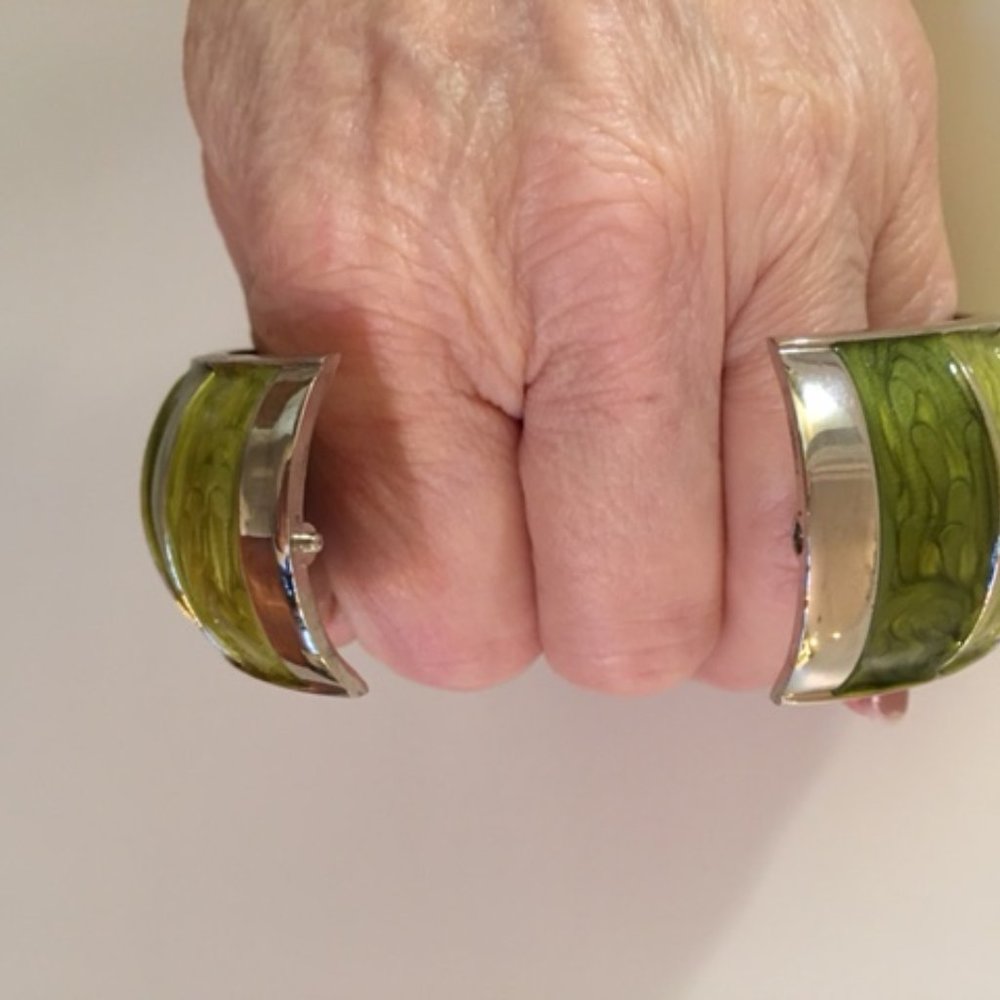 Enamel Green/Silvertone Bracelet - Picture 5 of 5